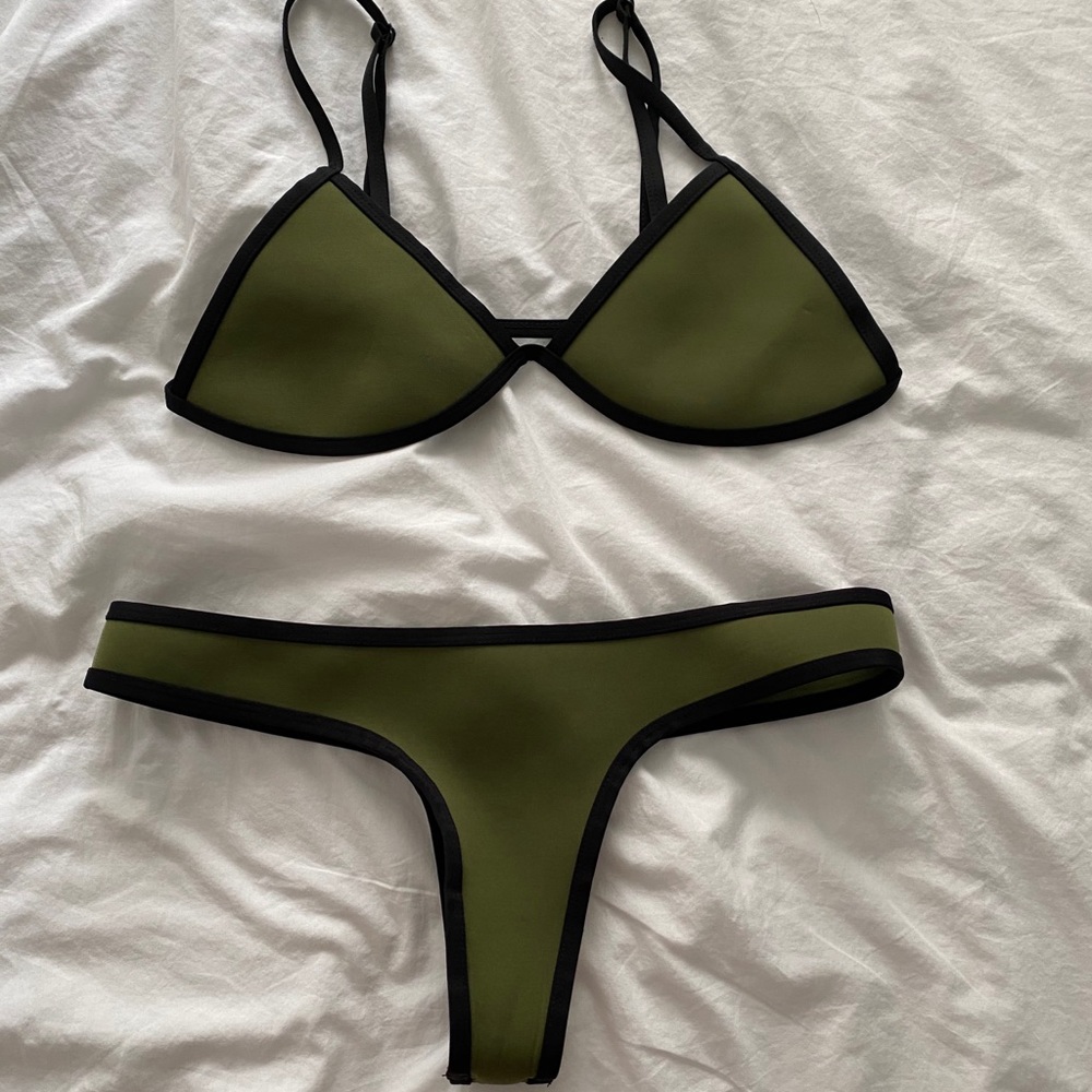 HOAKA SWIMWEAR Set